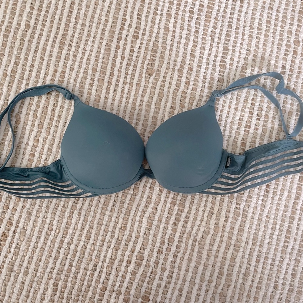 Victoria Secret 32a push-up bra
